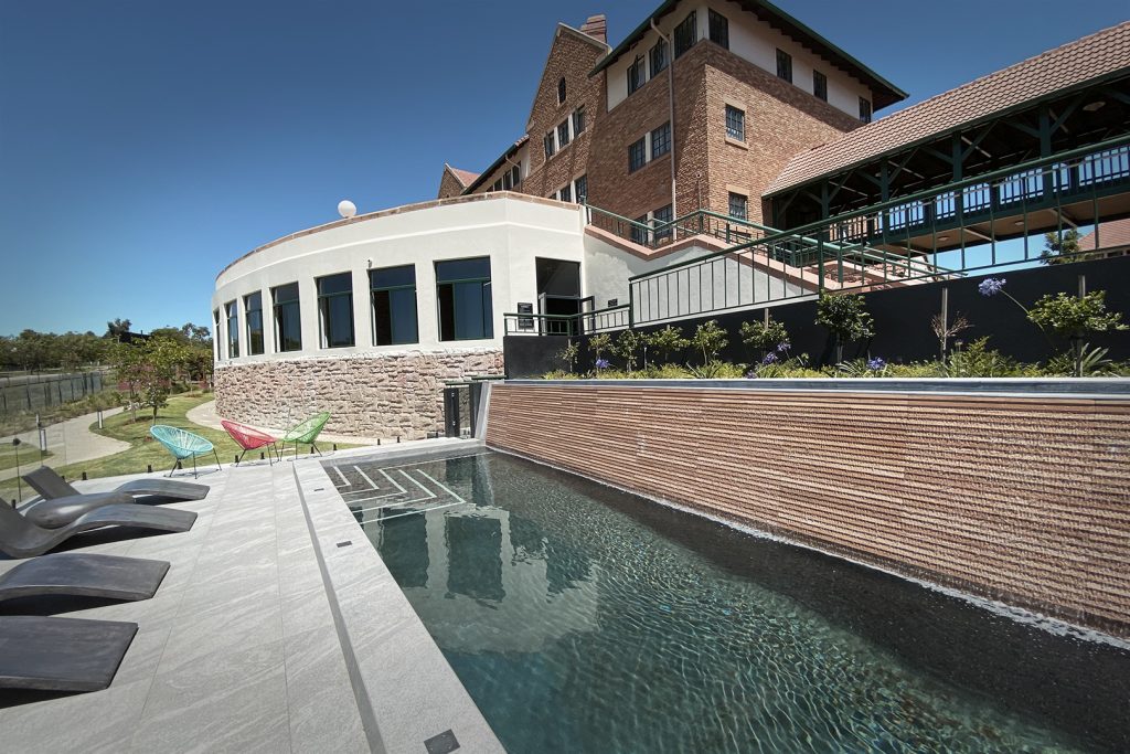 Exterior 6